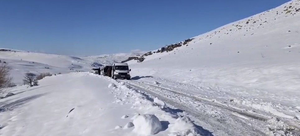 Muş’ta 27 Köy Yolu Ulaşıma Kapalı, Yol Açma Çalışmaları Sürüyor