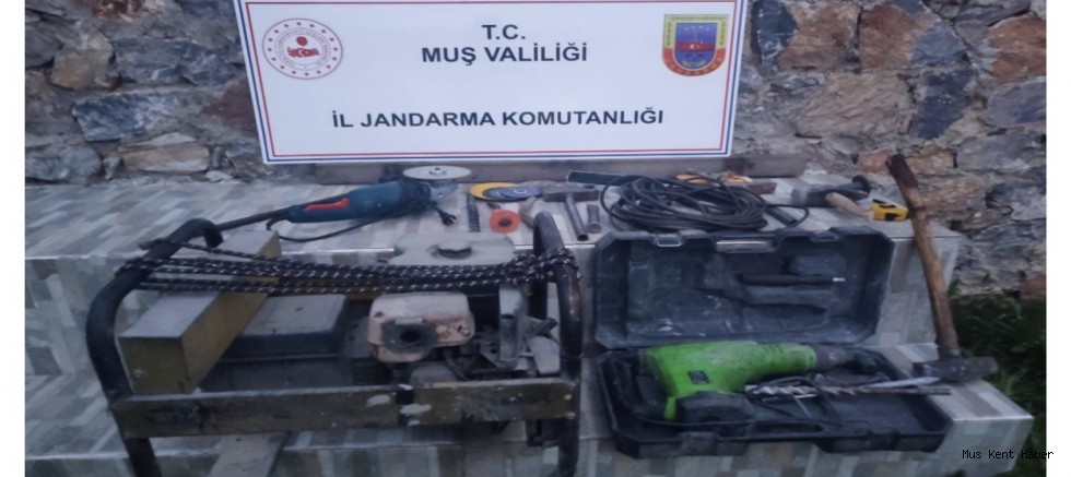 Muş’ta Kaçak Kazı Operasyonu: 3 Şüpheli Gözaltına Alındı