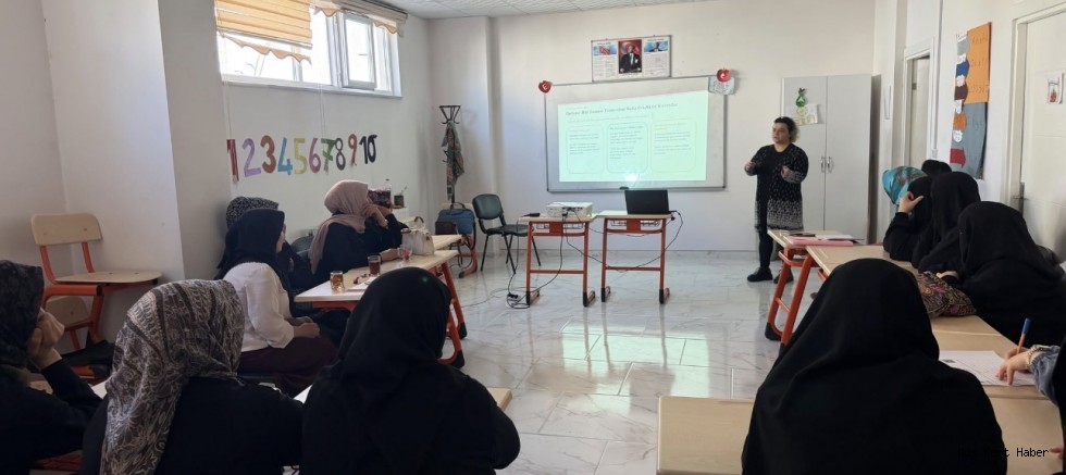 Muş’ta Kadınlara Uyuşturucu ile Mücadele ve Erken Farkındalık Semineri
