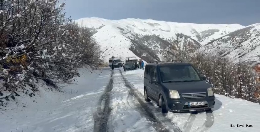Muş’ta Kar Yağışı Etkisini Artırdı: 15 Köy Yolu Ulaşıma Kapandı