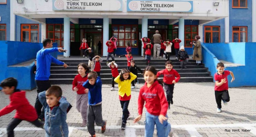 Muş’ta Okullarda Eş Zamanlı Tahliye Tatbikatı Gerçekleştirildi