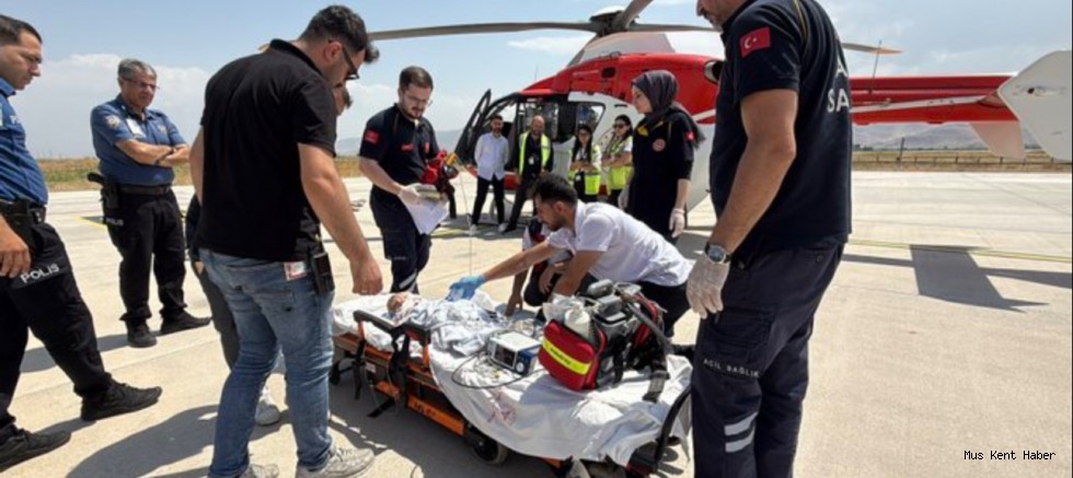 Muş’ta Solunum Yetmezliği Geçiren 9 Aylık Bebek Helikopterle Elazığ’a Sevk Edildi