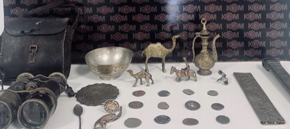 Muş’ta Tarihi Eser Kaçakçılığına Geçit Yok: 25 Parça Ele Geçirildi