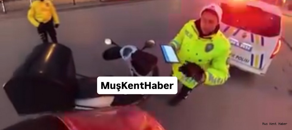 Muş’ta Trafik Polisinden Yürek Isıtan Jest: