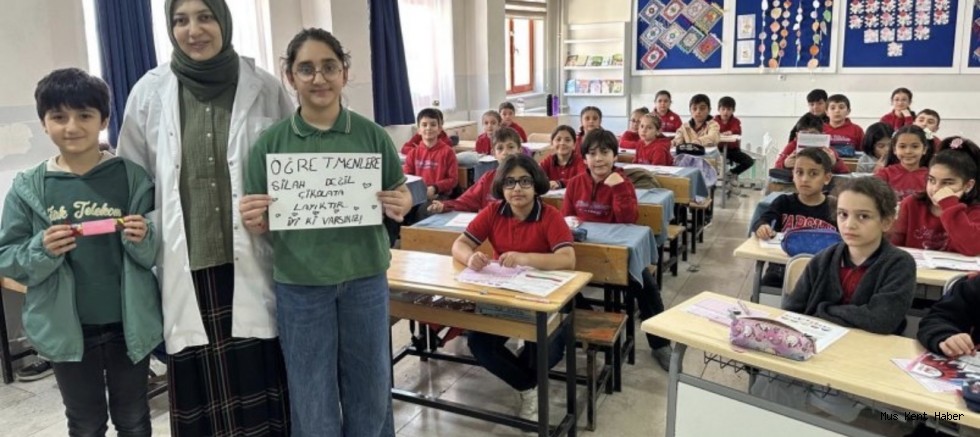 Öğretmenlere Silah Değil, Çikolata Layık