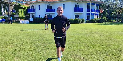 49 YAŞINDA FUTBOLA DÖNDÜ