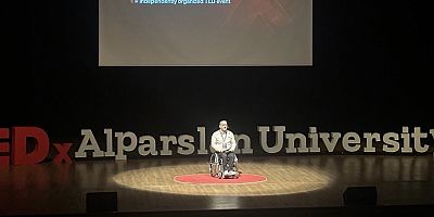 Ayakta Durmak, Yürümek Değildir, Muşlu Eğitimci Serdal Arslan TEDx Sahnesinde İlham Verdi