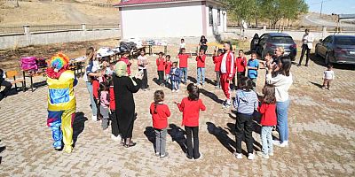“Elden Ele Mutluluk” Ekibi Kayapınar’da Çocukları Sevindirdi