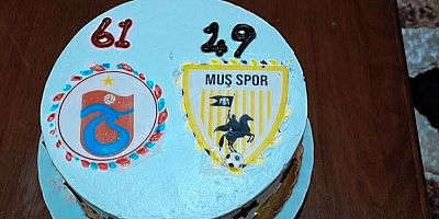 Engin Bakal’a Trabzonspor ve Muşspor Temalı Sürpriz Doğum Günü Pastası