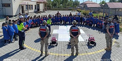 Jandarmadan Öğrencilere Eğitim ve Hediye Desteği