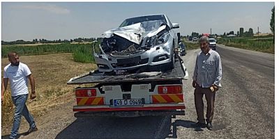 Kamyon ile otomobil çarpıştı, 1 kişi yaralandı