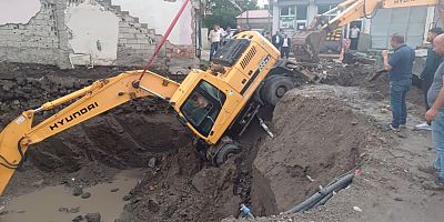 Kendi Kazdığı Kuyuya Düştü