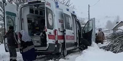 Korkut’ta kardan kapanan köy yolunda doğum seferberliği