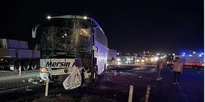 Malazgirt Kutlamalarından Dönen Otobüs Kaza Yaptı: 13 Yaralı