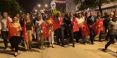 Malazgirt’te Coşkulu Bayrak Yürüyüşü ve Fener Alayı