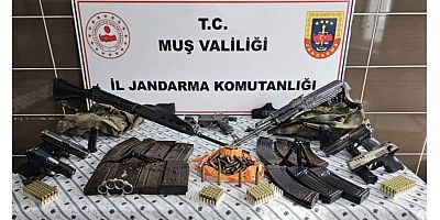 Malazgirt’te Ruhsatsız Silah ve Mühimmat Ele Geçirildi