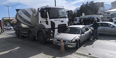Muş-Bitlis Yolunda Zincirleme Kaza: 3 Araç Hasar Gördü, 1 Kişi Yaralandı