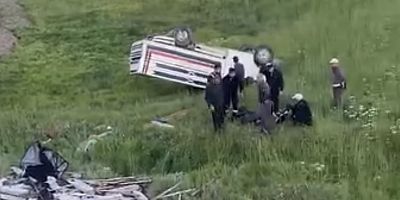 Muş-Diyarbakır Karayolunda Kamyonet Uçuruma Yuvarlandı: 2 Yaralı