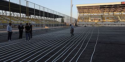 Muş Şehir Stadyumu’nda Alttan Isıtmalı Saha Çalışmaları Sürüyor