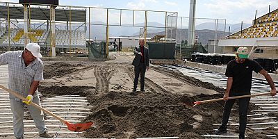 Muş Şehir Stadyumu’nda Alttan Isıtmalı Saha Çalışmaları Sürüyor