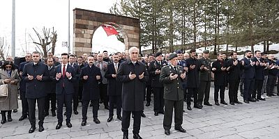 Muş’ta 18 Mart’ta Şehitler Dualarla Anıldı