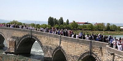 Muş’ta 19 Mayıs Coşkusu: 1500 Gençle Doğa Yürüyüşü ve Şenlik