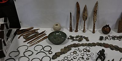 Muş’ta Eş Zamanlı Operasyon: Silah, Kaçak Sigara ve Tarihi Eserler Ele Geçirildi