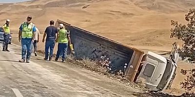 Muş’ta Hafriyat Kamyonu Şarampole Yuvarlandı