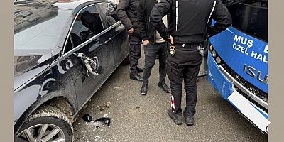 Muş’ta İstasyon Caddesi’nde Maddi Hasarlı Trafik Kazası
