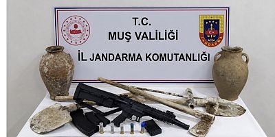 Muş’ta Kaçak Kazı Şüphelisinin Adresinde Küp ve Kazı Malzemeleri Ele Geçirildi