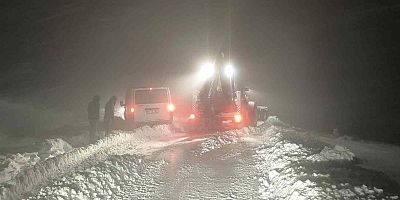 Muş’ta köy yolunda mahsur kalan 7 kişi kurtarıldı