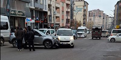 Muş’ta Maddi Hasarlı Trafik Kazası