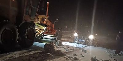 Muş’ta mahsur kalan 5 araçtaki 13 kişi kurtarıldı