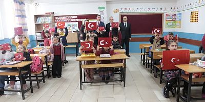 Muş’ta Okullar Kırmızı-Beyaza Büründü