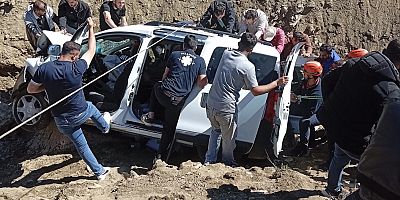 Muş’ta Otomobil Dereye Uçtu: 1 Yaralı
