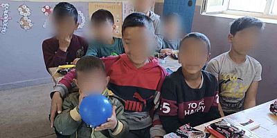 Muş’ta Sınavdan Kalan Kırtasiye Malzemeleri Köy Okulu Öğrencilerine Ulaştırıldı