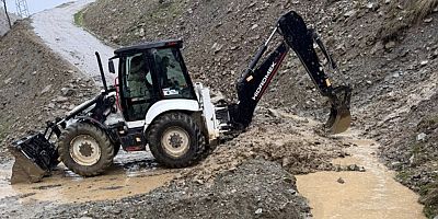Muş’ta Yağış Sonrası Yol Kaymaları: Ekipler Sahada