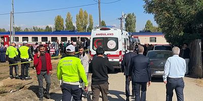 Muş’ta Yolcu Treni Öğrenci Servisine Çarptı: 17 Yaralı