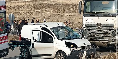 Muş’un Korkut-Kümbet Yolunda  Kaza: 1 Ölü, 2 Yaralı