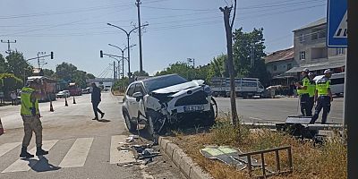 Muş’un Yaygın Beldesinde Trafik Kazası: 3 Kişi Yaralandı