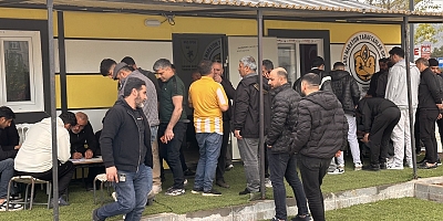 MUŞSPOR TARAFTARI ŞAMPİYONLUK MAÇI İÇİN KUYRUKTA