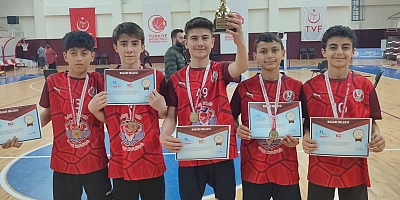 Öğrencilerimiz Badminton Türkiye Şampiyonu Oldu