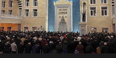 Regaip Kandili’nde vatandaşlar camileri doldurdu 