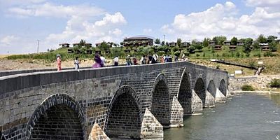VALİLİKTEN “MURAT KÖPRÜSÜ SULTAN ALPARSLAN PARKI” İÇİN GEÇİCİ YASAK KARAR