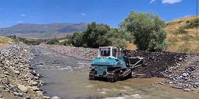 Varto’da Taşkın Koruma Çalışmaları Sürüyor