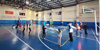 Varto’da Voleybol Sevgisi Büyüyor: Kurslara Yoğun İlgi