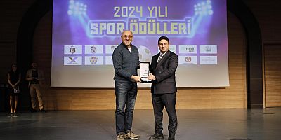 YILIN SPOR MÜDÜRÜ ÖDÜLÜ MÜDÜR TAŞDEMİR’E