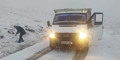 Yoğun kar yağışından ötürü Hasköy-Mutki yolu ulaşıma kapandı